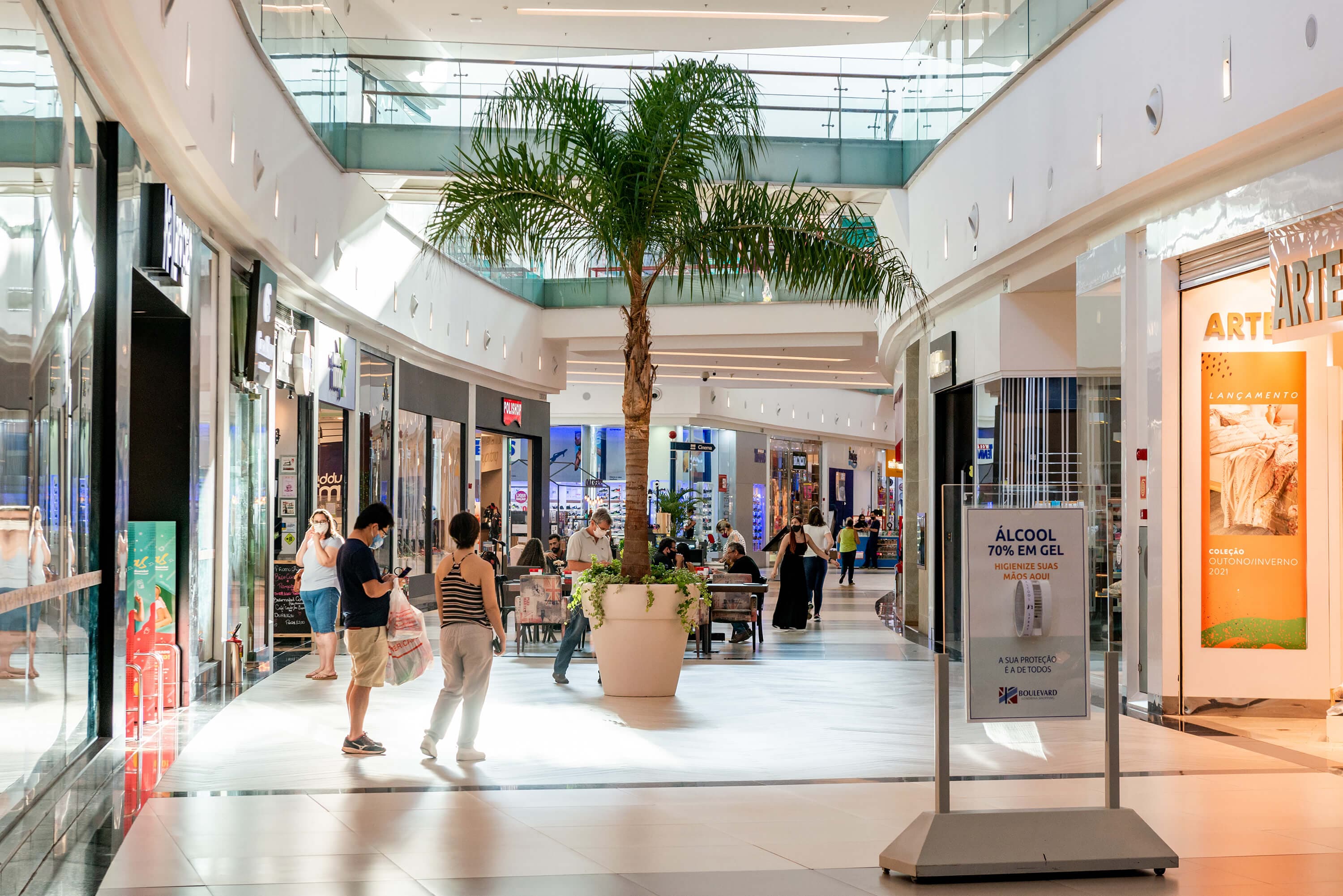 Foto interna do Shopping Boulevard Londrina